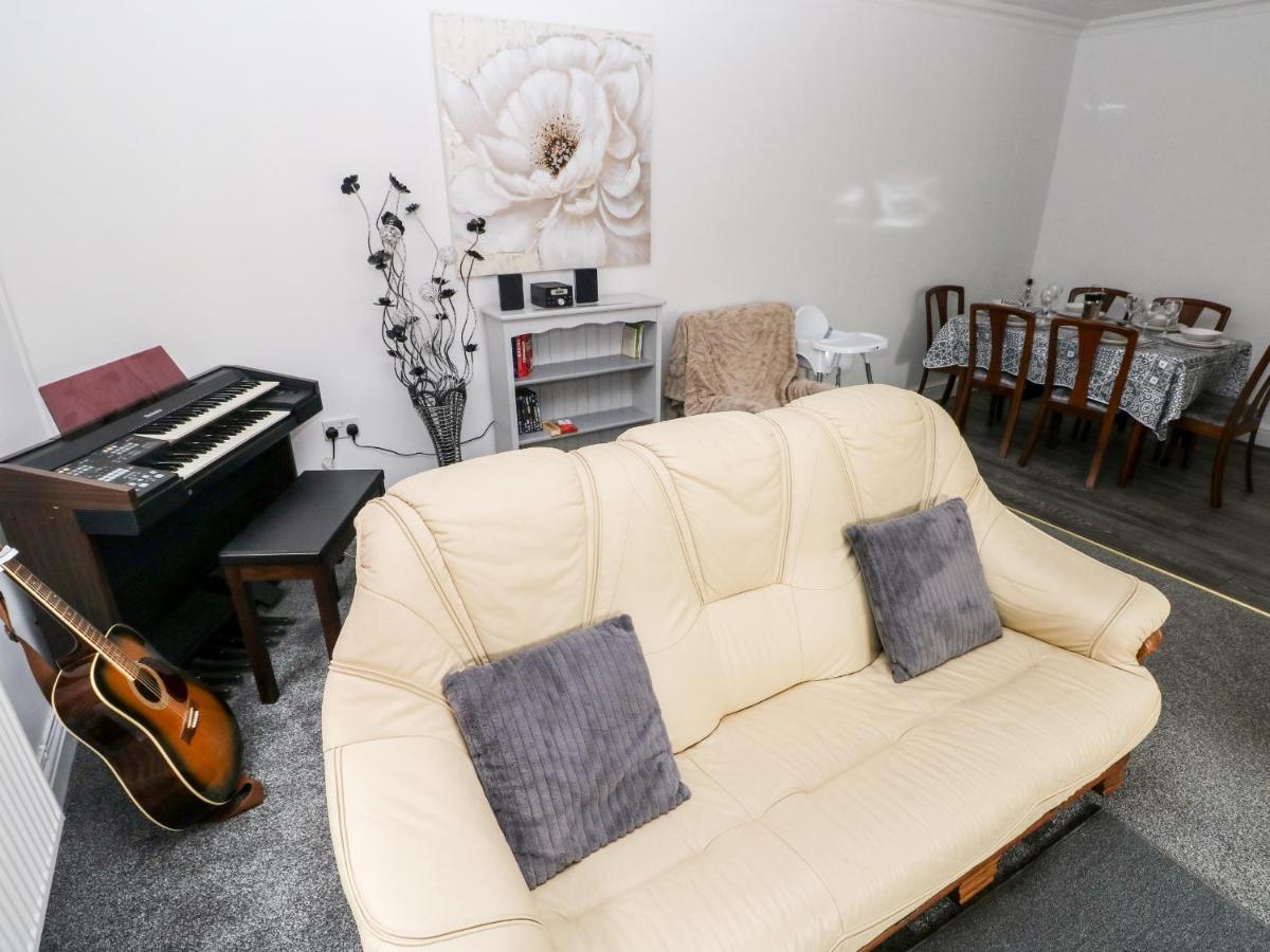 23 Charles Thomas Avenue Villa Pembroke Dock Kültér fotó