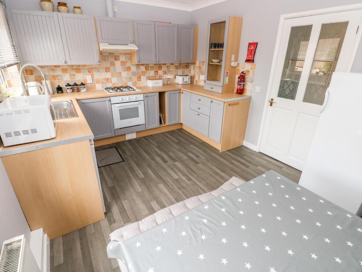23 Charles Thomas Avenue Villa Pembroke Dock Kültér fotó